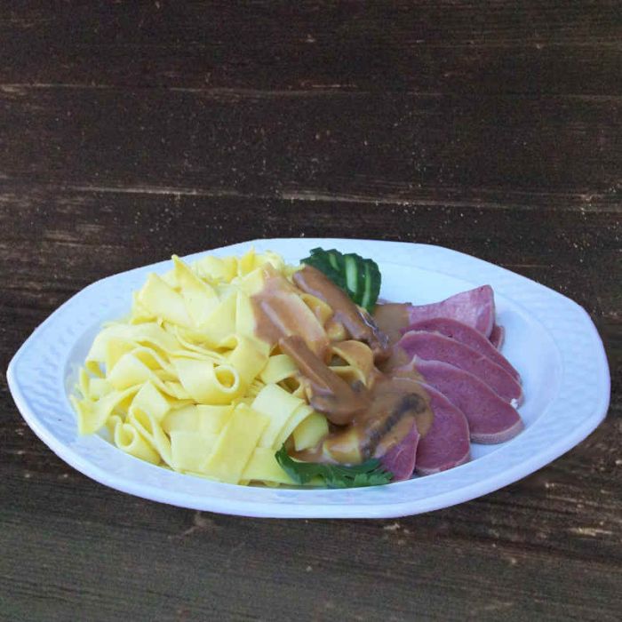 Küchenfertige Rinderzunge in Madeirasoße