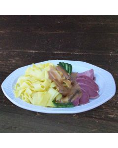 Küchenfertige Rinderzunge in Madeirasoße