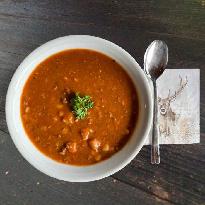 Gulasch Suppe, küchenfertig